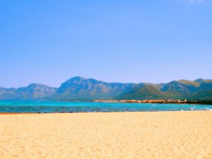 Der Strand von Colonia de Sant Pere im Nordosten Mallorcas