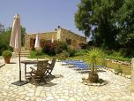 Ruhig gelegene Natursteinfinca mit Pool nahe der Ortschaft Montuiri, mit separaten Gästehaus, Pool und Garten für 6-7 Personen 