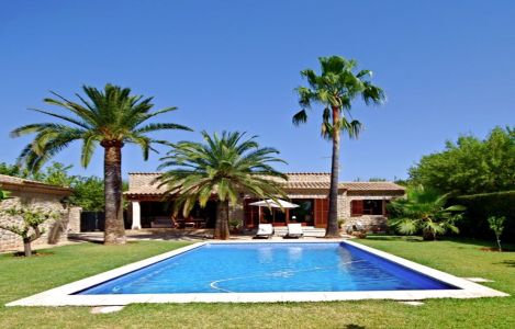 Vermietung Schlafzimmer modernes Ferienhaus  Finca mieten für eine Familie mit Kinder Pool, Palmen, Grill Mallorcas mieten