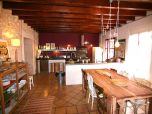 Mallorca Designer Finca mit Pool bei Petra ,Wohnzimmer mit SAT-TV und Internet Zugang privates Designer Ferienhaus mit Pool Mallorca  in exklusiver Lage privates ferienhaus auf mallorca mit pool   Finca mit Pool im Norden Mallorcas 