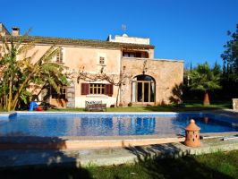 authentische und komfortable Mallorca Finca zu mieten für Familien oder Gruppe bis 11 Personen plus 3 kleine Kinder, Finca mit Klimaanlage, Pool  geschmackvolle Einrichtung