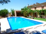 authentische und komfortable Mallorca Finca zu mieten für Familien oder Gruppe bis 11 Personen plus 3 kleine Kinder, Finca mit Klimaanlage, Pool  geschmackvolle Einrichtung