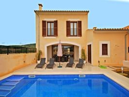 familienfreundliches und neu gebautes Ferienhaus bis 6 Personen nahe der Ostküste Mallorcas, sehr gute Qualität im Innen und Außenbereich, komfortabel und modern  