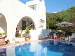 großzügiges Ferienhaus für eine große Familie inklusive Pool, Meerblick