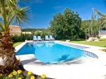 Villa mit Innen-Whirlpool, Ferienhaus mit Internetanschluss und Klimaanlage