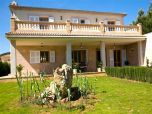 Villa mit Innen-Whirlpool, Ferienhaus mit Internetanschluss und Klimaanlage