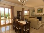 Villa mit Innen-Whirlpool, Ferienhaus mit Internetanschluss und Klimaanlage