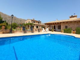 Fincaurlaub nähe Strand im Norden Mallorcas, familienfreundliche Finca mit mediterranem Garten 