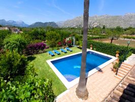 Urlaub auf Mallorca in einem hübschen Ferienhaus mit viel Rasen, großem Pool, Klimaanlage 