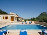 Finca mit Pool und herrlicher Aussicht in der Nähe von Pollenca im Norden Mallorcas