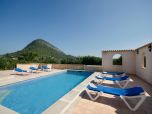 Finca mit Pool und herrlicher Aussicht in der Nähe von Pollenca im Norden Mallorcas