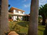 Ruhig gelegene Finca mit Pool, Ferienhaus mit Garten, Wohnzimmer und jedes Schlafzimmer mit Klimaanlage Villa für 8 Personen in Traumlage