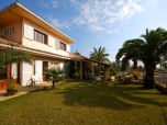 Ruhig gelegene Finca mit Pool, Ferienhaus mit Garten, Wohnzimmer und jedes Schlafzimmer mit Klimaanlage Villa für 8 Personen in Traumlage
