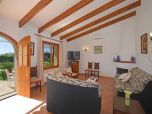 Mallorca Finca in Selva für 6 Personen mit Klimaanlage im Wohnzimmer