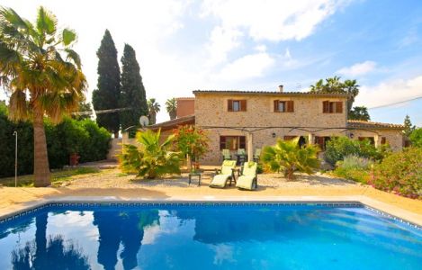 Finca mit guter Ausstattung Deutsches SAT-TV, Kamin, BBQ-Grill, Pool, Außendusche, Waschmaschine und Geschirrspüler.