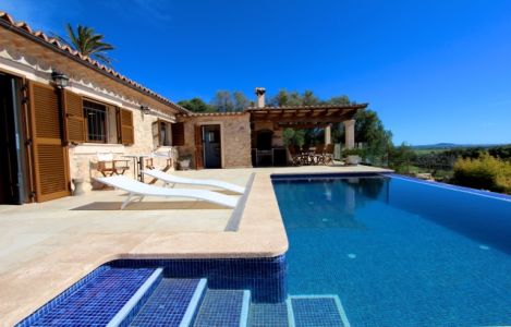Mallorca-Luxus-Traumfinca-Pool-Weitblick