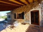  familienfreundliche Natursteinfinca mit kindersicherem Pool und fantastischem Blick