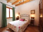  familienfreundliche Natursteinfinca mit kindersicherem Pool und fantastischem Blick