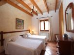  familienfreundliche Natursteinfinca mit kindersicherem Pool und fantastischem Blick
