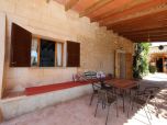 Finca-Mallorca-Großes-Landhaus-Pool-Kindersicher