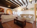 Finca-Mallorca-Großes-Landhaus-Pool-Kindersicher