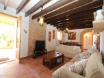 Finca-Mallorca-Großes-Landhaus-Pool-Kindersicher