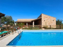 gemütliche Finca mit kindersicherem Pool, Klimaanlage in allen Räumen, Internetanschluss und Kinderspielplatz 