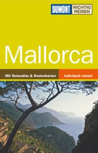 Natürlich ist Mallorca ein äußerst beliebtes Ferienziel und viele wird es überraschen, dass es durchaus immer noch etwas zu entdecken gibt, das als Geheimtipp gilt. Denn Kenner wissen: Diese Balearen-Insel hat ebenso viele Gesichter wie landschaftliche Schönheiten: das spektakuläre Mirador de la Creueta, die Sumpflandschaft Albufera, die Terrassengärten von Banyalbufar oder die reizvolle Hauptstadt Palma. Das DuMont-Reisehandbuch Richtig Reisen »Mallorca« ist der optimale Begleiter für alle, die die Insel auf eigene Faust entdecken möchten, widmet es sich doch ausführlich den reizvollen mallorquinischen Landschaften, präsentiert die besten Touren und gibt eine Fülle von Tipps für Aktivitäten und besondere Erlebnisse sowie zahlreiche Hintergrundinformationen. 