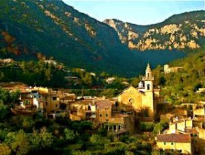 Valldemossa ein Bergdorf mit malerischen Gassen und viel Kultur in unbeschreiblich schöner Landschaft.