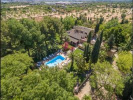 Exklusives Landhaus nahe Tramuntana Gebirge im Westen von Mallorca auch für Hochzeiten geeignet mit privater Kirche, Pool, Jacuzzi und Parkanlage