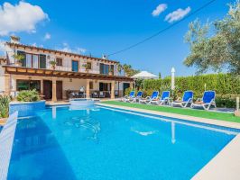 Ferienhaus auf Mallorca mit Sommerküche und Pool für große Reisegruppen mit schönen Terrassen nahe Strand bei Pollensa
