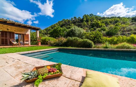 Kleine Finca fuer 4 Personen mit Pool, Klimaanlage und Internet im Inselnorden von Mallorca preiswert zur Miete