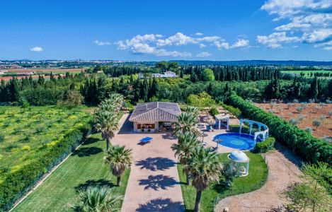 Sie suchen ein Ferienhaus auf Mallorca? Dann ist dieses Mietobjekt vielleicht genau das was sie suchen.