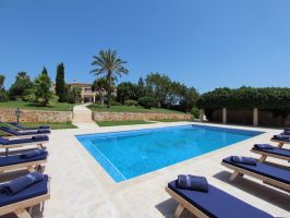 Grosses Ferienhaus in Porto Cristo im Sueden von Mallorca mit Pool und Terrassen zur Miete