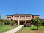 Sie suchen ein grosses Ferienhaus zur Miete auf Mallorca? Das Landgut mit Pool und Sonnenterrassen wird Ihnen gefallen