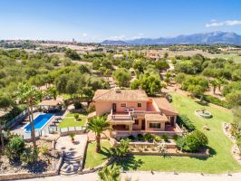 Landhaus mit Aussenkueche, Pool, Billardtisch, Tischtennis und Kinderspielplatz auf Mallorca zur Miete