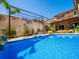 Urlaub im Stadthaus mit Pool auf Mallorca, uriges Ferienhaus mit kleinen Garten, Familienfreundlich