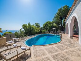 Chalet auf Mallorca direkt am Meer mit Meerblick in exklusiver Lage