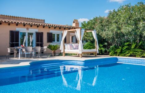 Kleines Ferienhaus bei Arta im Nordosten der Insel mit Pool und Kinderrrutsche