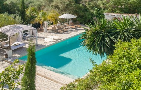 Kleiner Bungalow auf Mallorca mit Pool Nutzung. Preiswertes Mietobjekt auch Hochzeiten und Events sind realisierbar. Hund erlaubt 