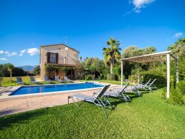 Finca auf Mallorca mit Terrasse, Grill und Pool, ideales Mietobjekt fuer Radfahrergruppen