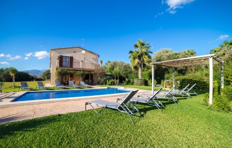 Finca auf Mallorca mit Terrasse, Grill und Pool, ideales Mietobjekt fuer Radfahrergruppen
