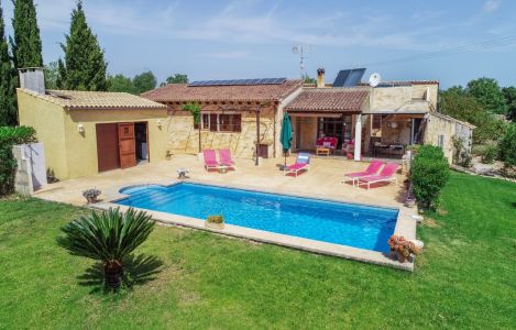 Finca bei Arta mit Pool zur Miete in ruhiger Lage 