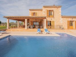 Finca mit Kinderpool im Inselsueden von Mallorca preiswert zu mieten