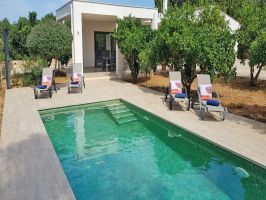 Modernes Chalet in Traumlage mit Pool, hell und freundlich nahe Strand fuer Mallorca Ferien 