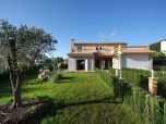 Neuwertiges Ferienhaus zur Vermietung für 8 bis zu 9 Personen mit privatem Pool und Jacuzzi im Inneren des Ferienhauses. Das Ferienhaus in der Nähe von Crestatx 