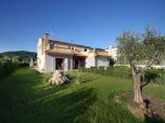 Neuwertiges Ferienhaus zur Vermietung für 8 bis zu 9 Personen mit privatem Pool und Jacuzzi im Inneren des Ferienhauses. Das Ferienhaus in der Nähe von Crestatx 