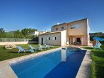 Neuwertiges Ferienhaus zur Vermietung für 8 bis zu 9 Personen mit privatem Pool und Jacuzzi im Inneren des Ferienhauses. Das Ferienhaus in der Nähe von Crestatx 