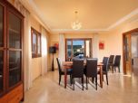 Neuwertiges Ferienhaus zur Vermietung für 8 bis zu 9 Personen mit privatem Pool und Jacuzzi im Inneren des Ferienhauses. Das Ferienhaus in der Nähe von Crestatx 